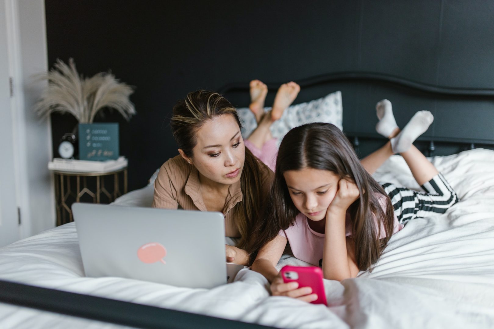 How to Overcome Smartphone Addiction in Kids - The Digital Parents